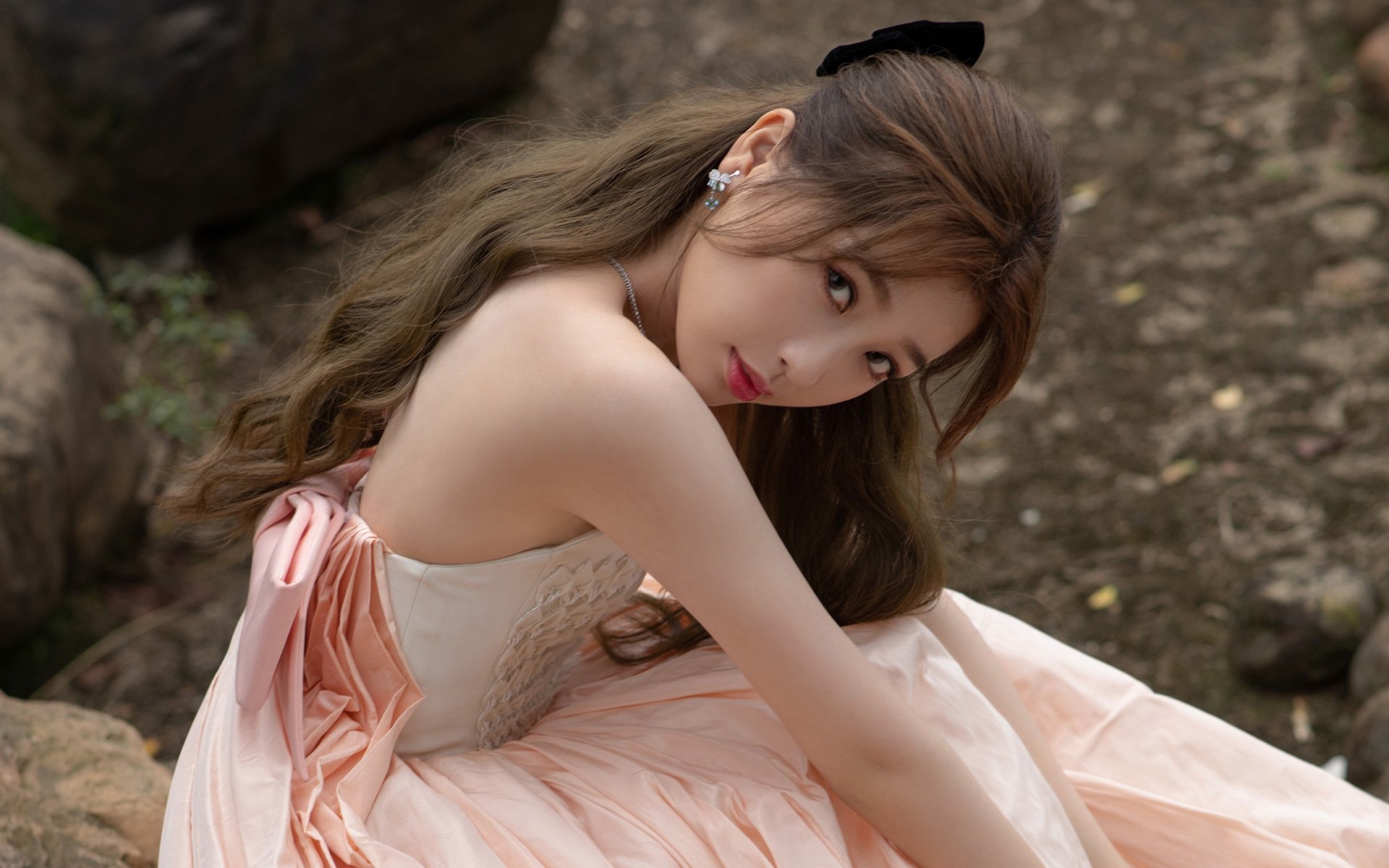 中葡绿茵对决,卢卡库一锤定音,中国足球血拼背后的得与失