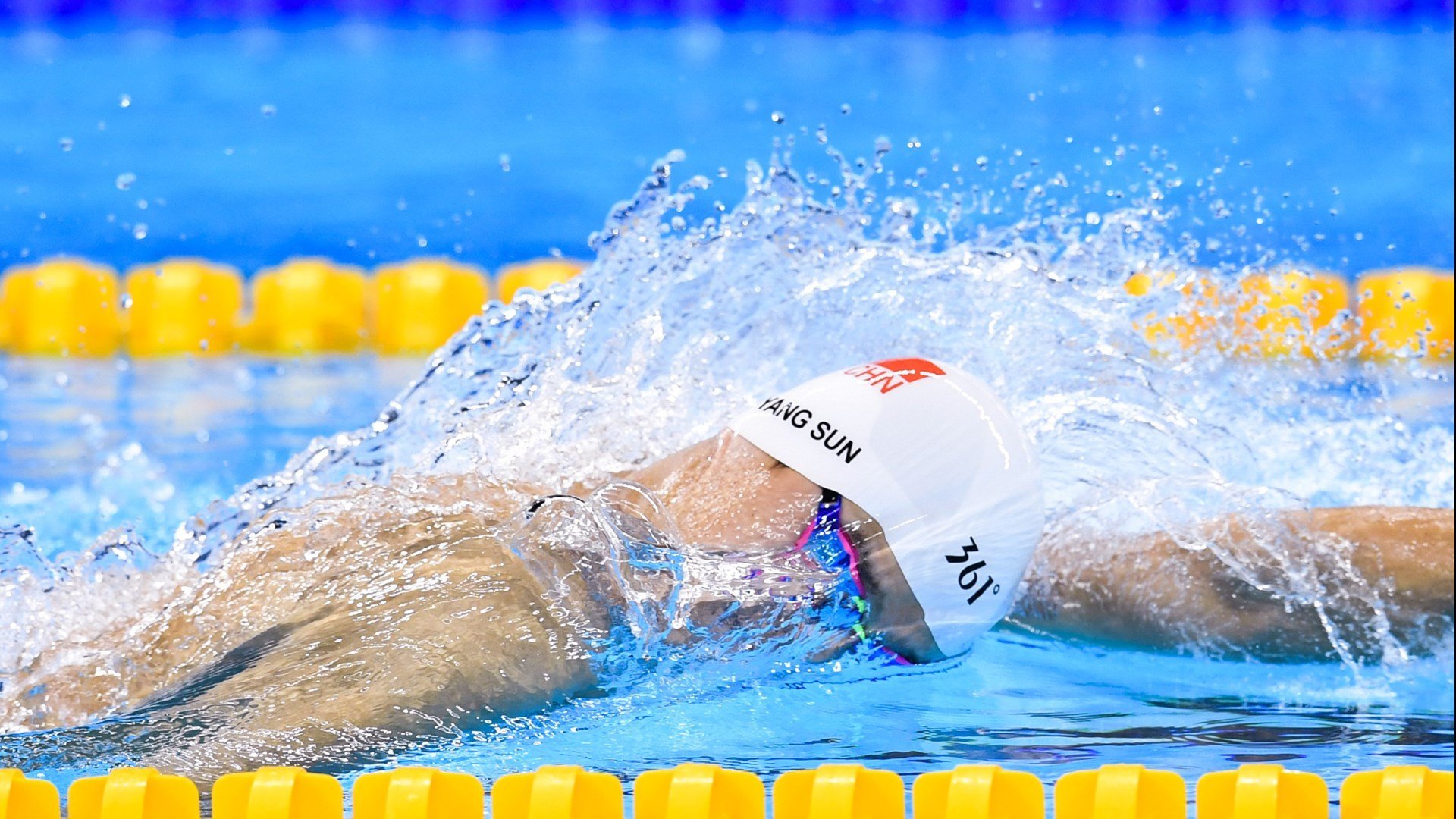 黄蜂振翅，魔术失灵，F1新赛季揭幕战上演战术碾压