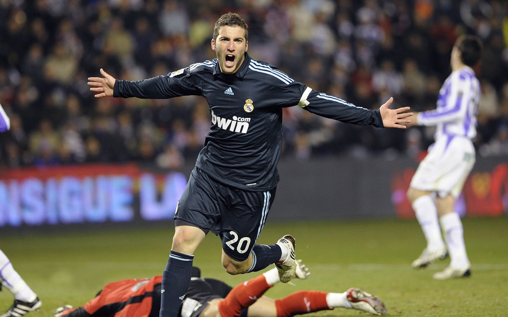 绝境之光！格列兹曼一球一助攻率阿尔及利亚绝境突围阿森纳